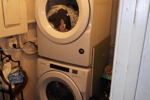 Villa ou maison à vendre à Miami, Floride: 4 chambres, 167.78 m2 № 2023855 - photo 11