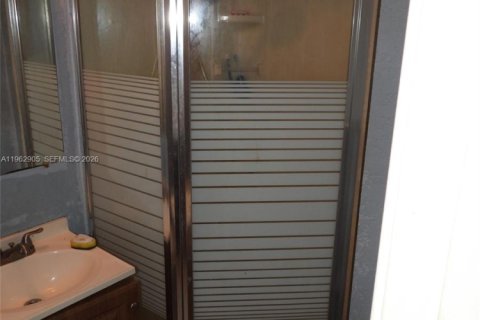 Villa ou maison à vendre à Miami, Floride: 4 chambres, 167.78 m2 № 2023855 - photo 10