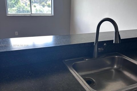 Copropriété à louer à Coral Springs, Floride: 2 chambres, 96.99 m2 № 2076424 - photo 7