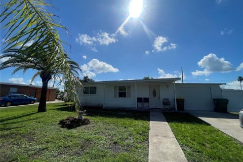 Casa en venta en Port Charlotte, Florida, 2 dormitorios, 79.06 m2 № 1798579 - foto 1