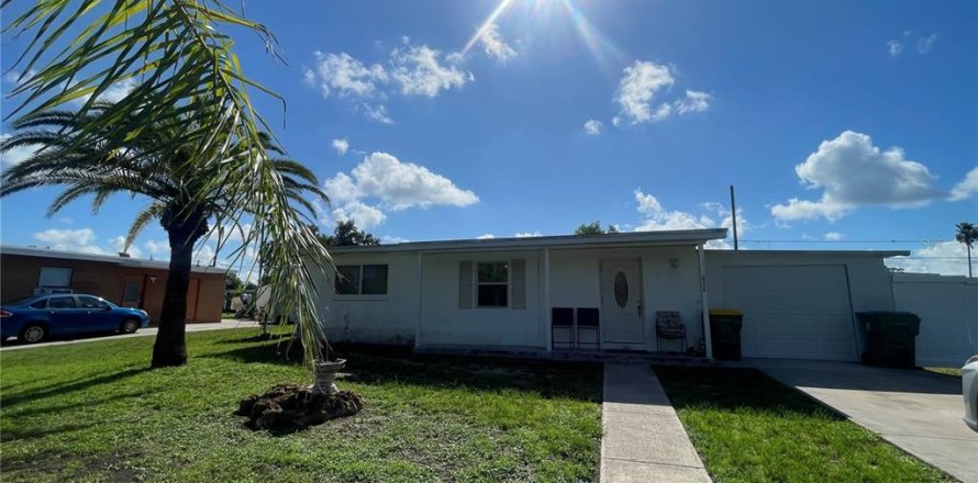 Casa en Port Charlotte, Florida 2 dormitorios, 79.06 m2 № 1798579