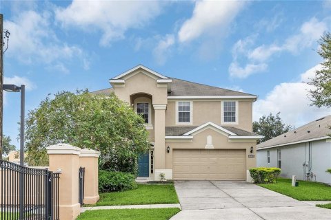 House in Kissimmee, Florida 6 bedrooms, 261.24 sq.m. № 1508597 - photo 1