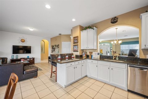 House in Kissimmee, Florida 6 bedrooms, 261.24 sq.m. № 1508597 - photo 4