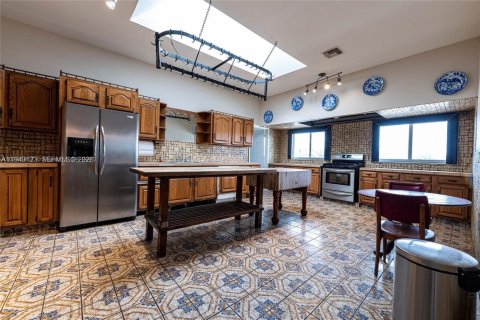 Снять в аренду квартиру в Дания-Бич, Флорида 3 спальни, 4102.19м2, № 1997356 - фото 3