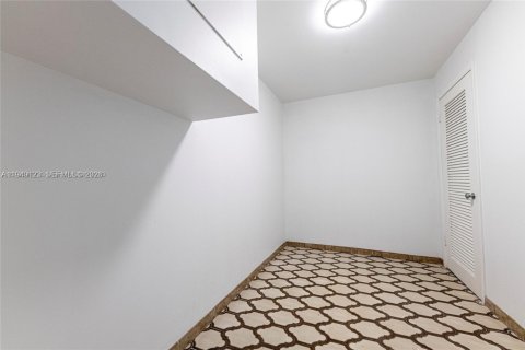 Снять в аренду квартиру в Дания-Бич, Флорида 3 спальни, 4102.19м2, № 1997356 - фото 28