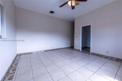 Снять в аренду квартиру в Дания-Бич, Флорида 3 спальни, 4102.19м2, № 1997356 - фото 19