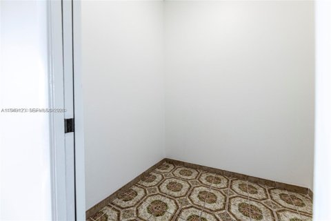 Снять в аренду квартиру в Дания-Бич, Флорида 3 спальни, 4102.19м2, № 1997356 - фото 24