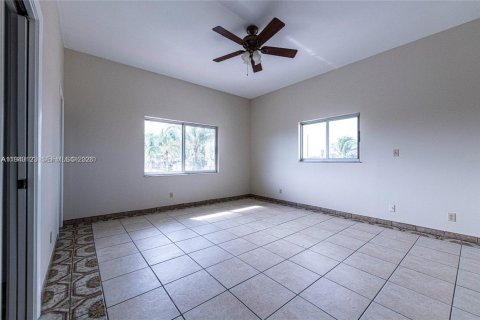 Снять в аренду квартиру в Дания-Бич, Флорида 3 спальни, 4102.19м2, № 1997356 - фото 17