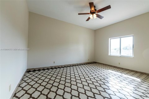 Снять в аренду квартиру в Дания-Бич, Флорида 3 спальни, 4102.19м2, № 1997356 - фото 23