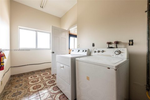 Снять в аренду квартиру в Дания-Бич, Флорида 3 спальни, 4102.19м2, № 1997356 - фото 14