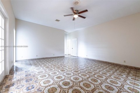 Снять в аренду квартиру в Дания-Бич, Флорида 3 спальни, 4102.19м2, № 1997356 - фото 15