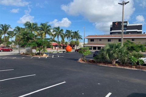 Снять в аренду квартиру в Дания-Бич, Флорида 3 спальни, 4102.19м2, № 1997356 - фото 10