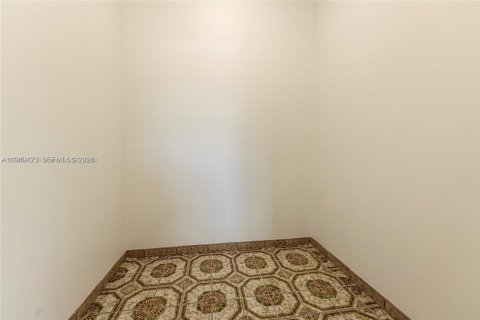 Снять в аренду квартиру в Дания-Бич, Флорида 3 спальни, 4102.19м2, № 1997356 - фото 20