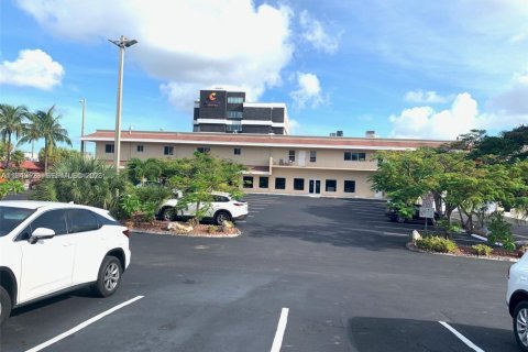 Снять в аренду квартиру в Дания-Бич, Флорида 3 спальни, 4102.19м2, № 1997356 - фото 9