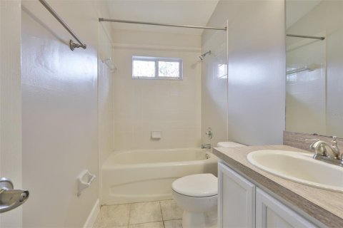 Casa en venta en Brandon, Florida, 4 dormitorios, 196.21 m2 № 1906606 - foto 25
