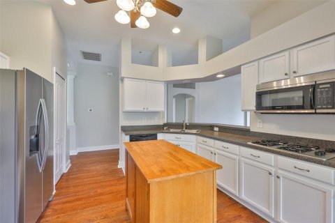 Casa en venta en Brandon, Florida, 4 dormitorios, 196.21 m2 № 1906606 - foto 5