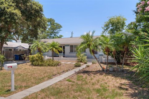 Casa en venta en Clearwater, Florida, 2 dormitorios, 144.93 m2 № 2150625 - foto 2