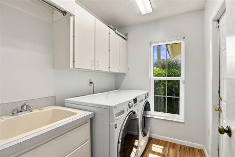 House in Nokomis, Florida 3 bedrooms, 196.86 sq.m. № 2396183 - photo 28