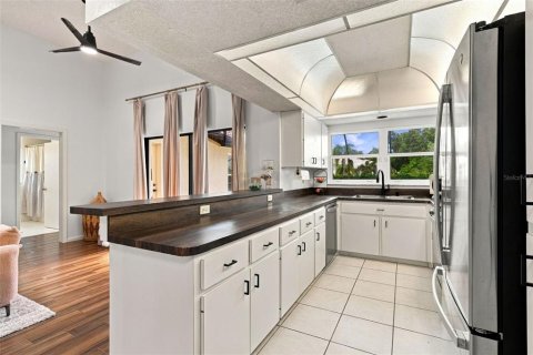 House in Nokomis, Florida 3 bedrooms, 196.86 sq.m. № 2396183 - photo 13
