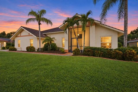 House in Nokomis, Florida 3 bedrooms, 196.86 sq.m. № 2396183