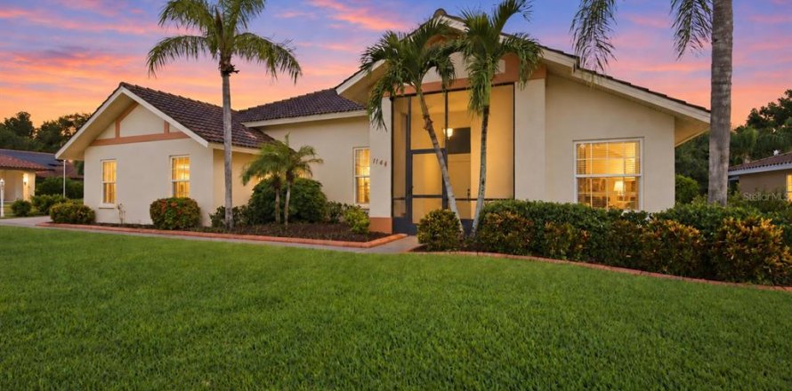 House in Nokomis, Florida 3 bedrooms, 196.86 sq.m. № 2396183