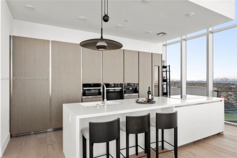 Condo in Miami Beach, Florida, 3 bedrooms  № 1965748 - photo 11