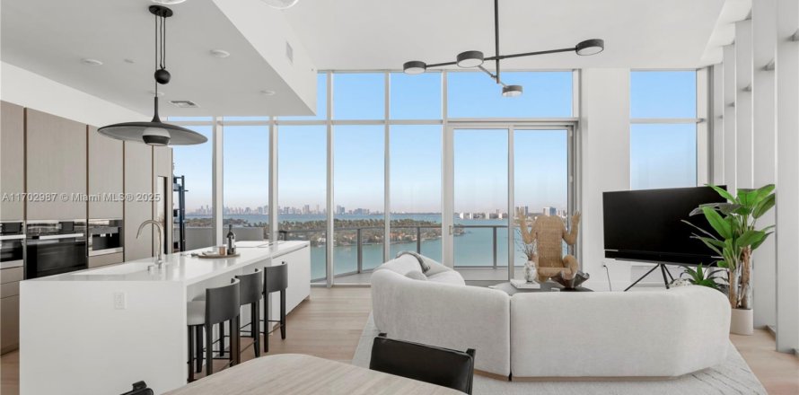 Condo in Miami Beach, Florida, 3 bedrooms  № 1965748