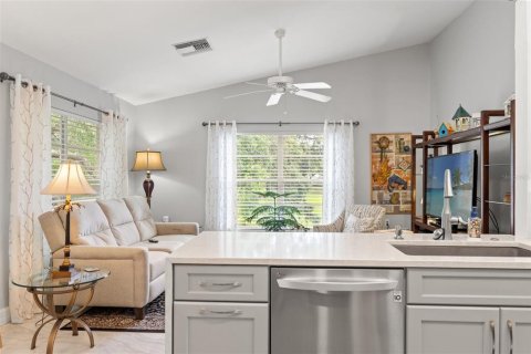 House in Spring Hill, Florida 2 bedrooms, 137.03 sq.m. № 1687168 - photo 15
