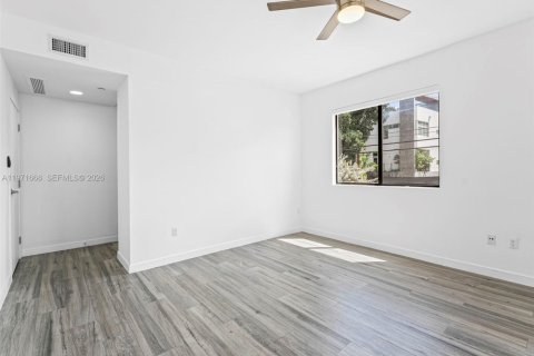 Снять в аренду кондоминиум в Майами, Флорида 2 спальни, 134.71м2, № 2047487 - фото 20