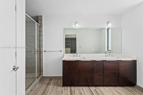 Снять в аренду кондоминиум в Майами, Флорида 2 спальни, 134.71м2, № 2047487 - фото 25