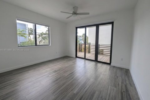 Снять в аренду кондоминиум в Майами, Флорида 2 спальни, 134.71м2, № 2047487 - фото 4