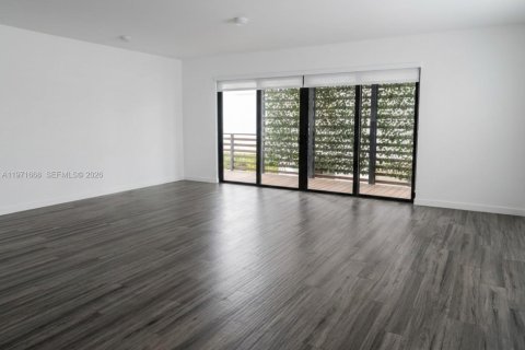 Кондоминиум с 2 спальнями в Майами, Флорида № 2047487