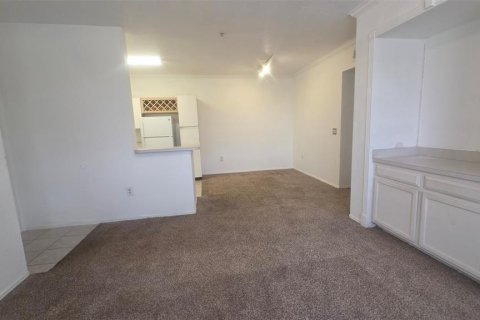 Condo in Orlando, Florida, 2 bedrooms  № 2394299 - photo 3