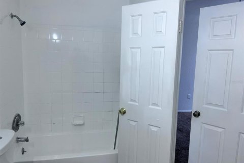 Condo in Orlando, Florida, 2 bedrooms  № 2394299 - photo 9