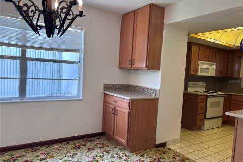 House in Lakeland, Florida 2 bedrooms, 147.34 sq.m. № 1855949 - photo 12