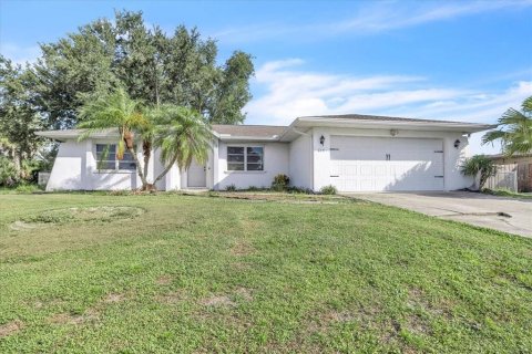 Casa en Port Charlotte, Florida 3 dormitorios, 139.91 m2 № 2321315