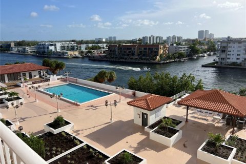 Condo à Sunny Isles Beach, Floride, 2 chambres  № 2016587