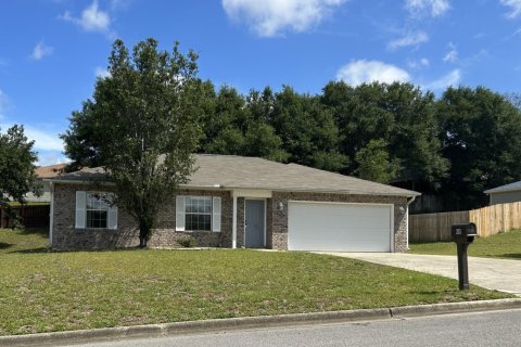 House in Crestview, Florida 3 bedrooms, 122.63 sq.m. № 561727 - photo 1