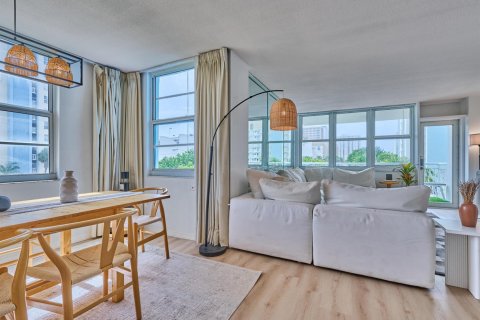 Купить кондоминиум в Помпано-Бич, Флорида 3 комнаты, 111.48м2, № 2177271 - фото 10