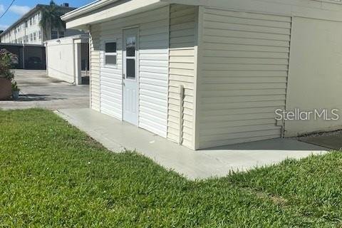 Condo in Saint Petersburg, Florida, 2 bedrooms № 2115389 - photo 11