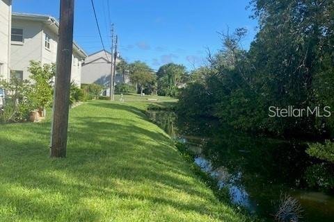 Condo in Saint Petersburg, Florida, 2 bedrooms № 2115389 - photo 10