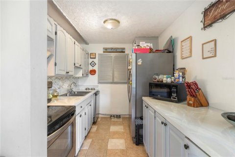 House in Vero Beach, Florida 3 bedrooms, 111.67 sq.m. № 1796825 - photo 17