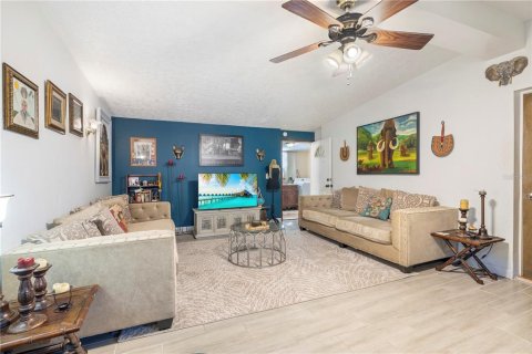 House in Vero Beach, Florida 3 bedrooms, 111.67 sq.m. № 1796825 - photo 9