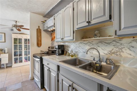 House in Vero Beach, Florida 3 bedrooms, 111.67 sq.m. № 1796825 - photo 16