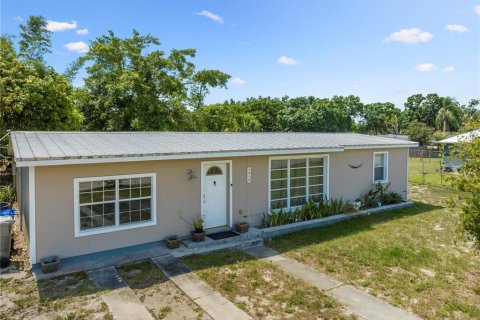 House in Vero Beach, Florida 3 bedrooms, 111.67 sq.m. № 1796825 - photo 1