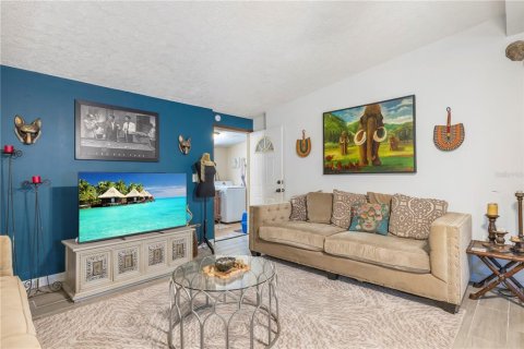 House in Vero Beach, Florida 3 bedrooms, 111.67 sq.m. № 1796825 - photo 11