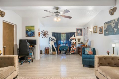 House in Vero Beach, Florida 3 bedrooms, 111.67 sq.m. № 1796825 - photo 10