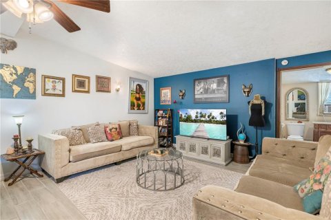 House in Vero Beach, Florida 3 bedrooms, 111.67 sq.m. № 1796825 - photo 6