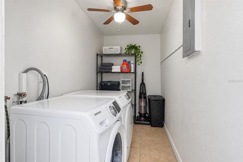 House in Miami, Florida 3 bedrooms, 111.48 sq.m. № 2364213 - photo 7