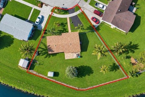 House in Miami, Florida 3 bedrooms, 111.48 sq.m. № 2364213